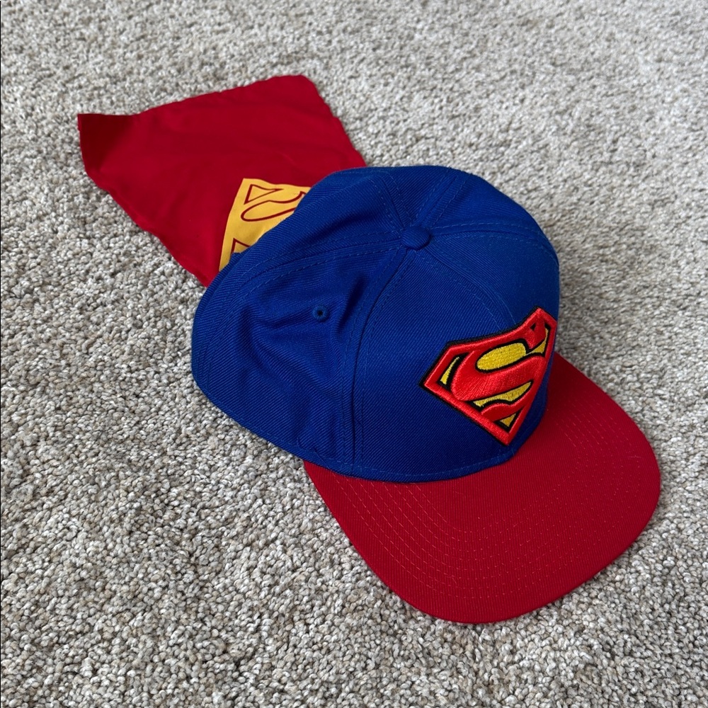 Superman Snapback With Cape - Picture 3 of 11